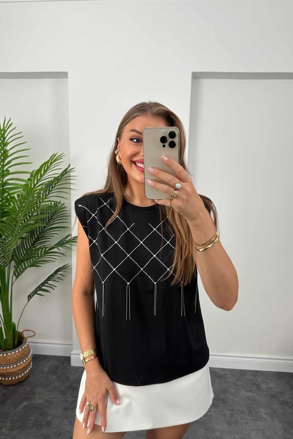 Vatkalı Zincirli Tasarım Tshirt Siyah
