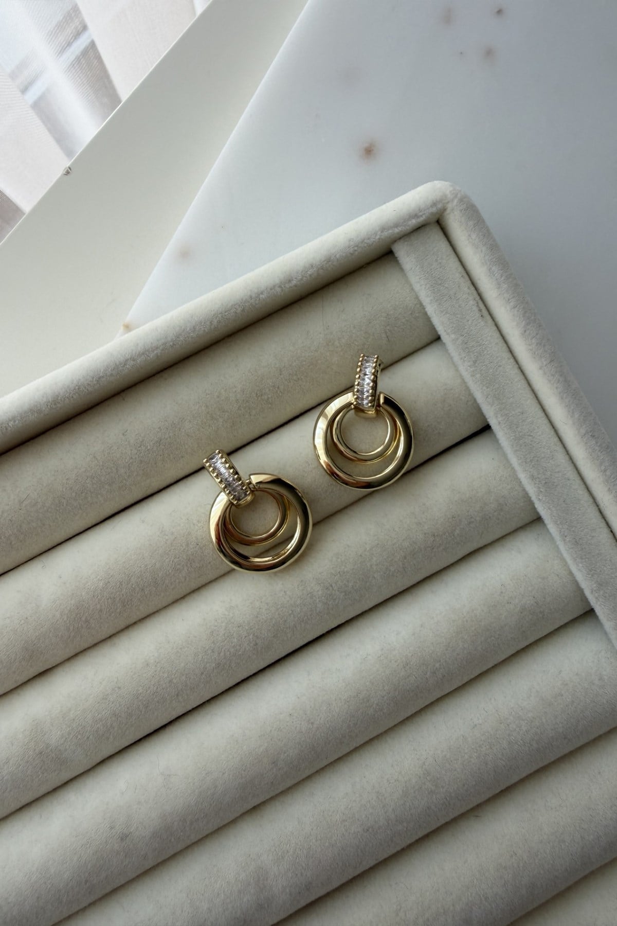 Xupıng Halkası Baget Taşlı Plaka Daire Model Küpe