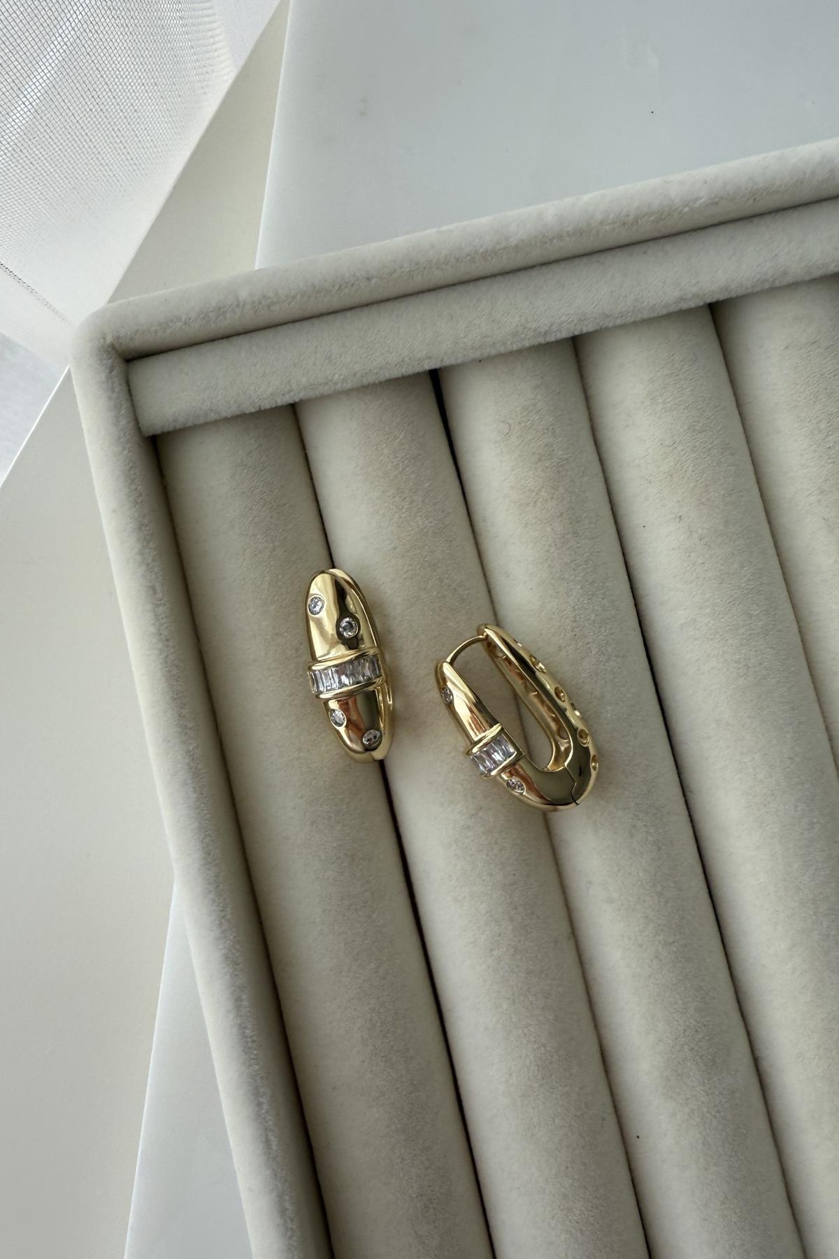 Xupıng Ortası Kristal Taşlı Oval Küpe