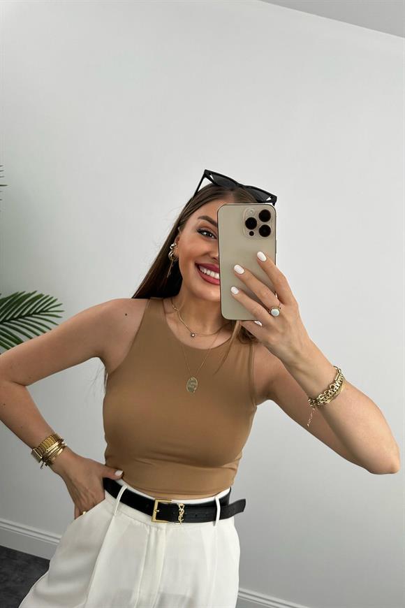 Double Kumaş Likralı Halter Yaka Crop Bluz Camel