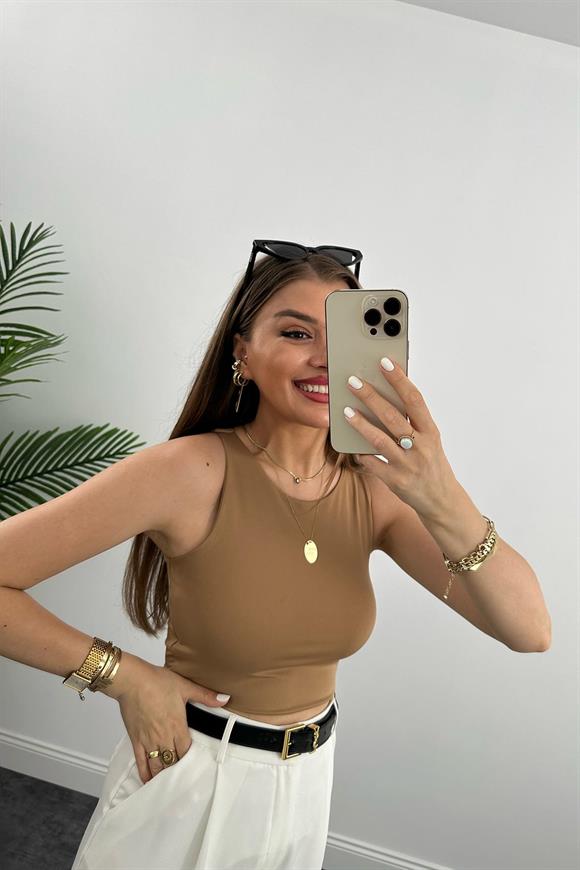 Double Kumaş Likralı Halter Yaka Crop Bluz Camel