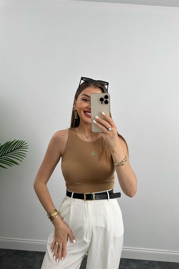 Double Kumaş Likralı Halter Yaka Crop Bluz Camel