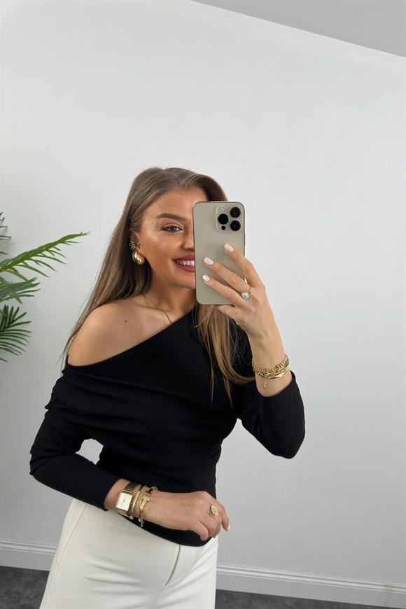 Düşük Omuz Drapeli Asimetrik Krep Bluz Siyah