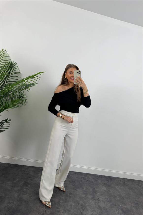 Düşük Omuz Drapeli Asimetrik Krep Bluz Siyah