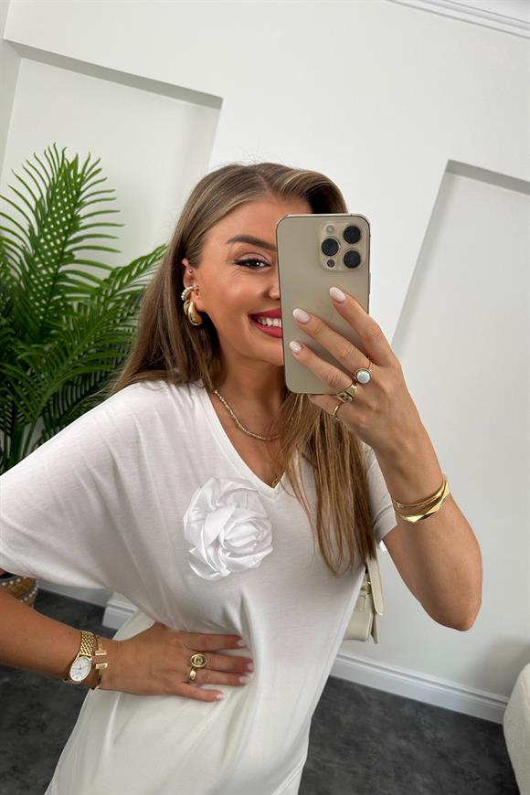 Gül Broşlu Tam Pamuklu V Yaka Basic Tshirt