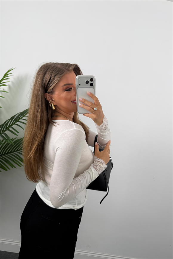 Kaşmir Dokulu V Yaka Dantelli Basic Bluz Beyaz