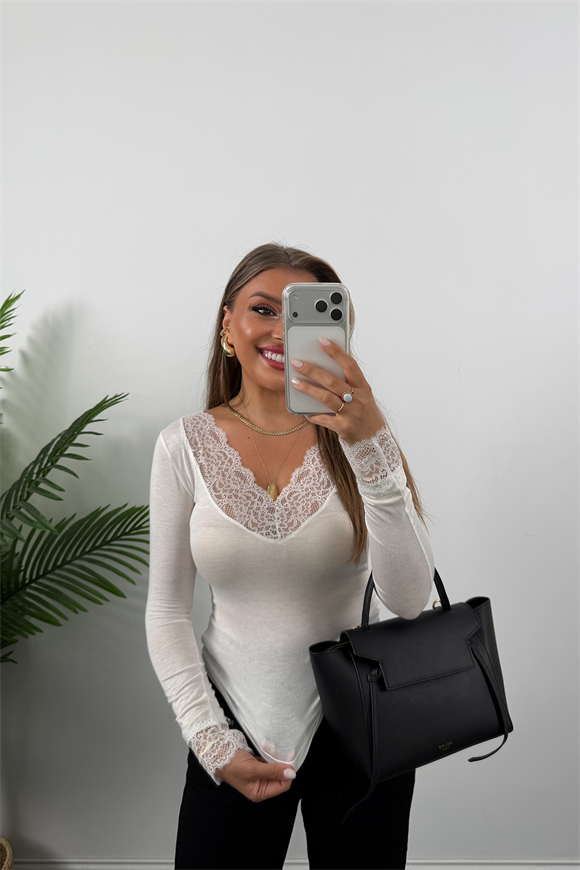 Kaşmir Dokulu V Yaka Dantelli Basic Bluz Beyaz