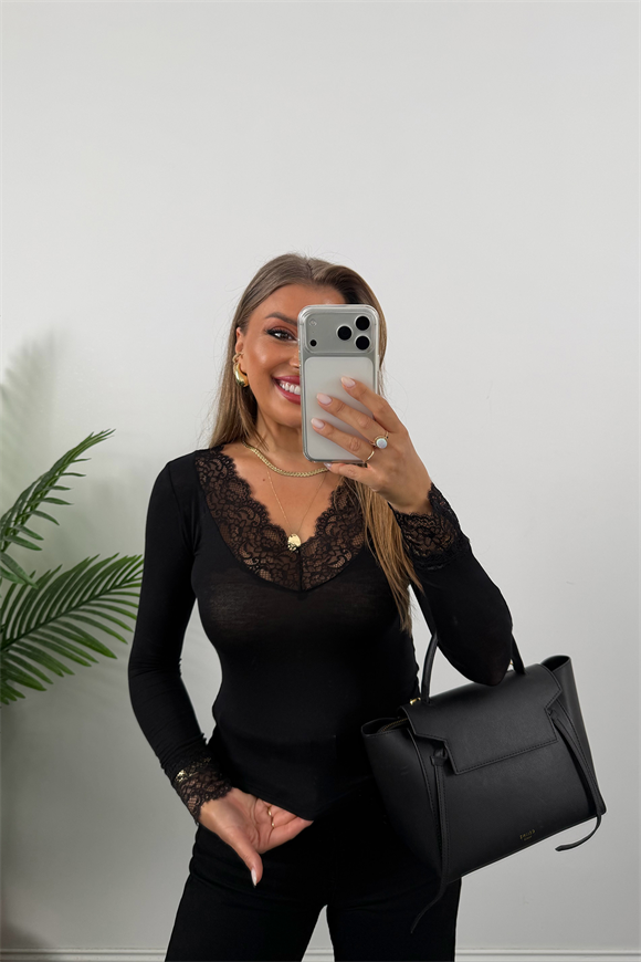 Kaşmir Dokulu V Yaka Dantelli Basic Bluz Siyah