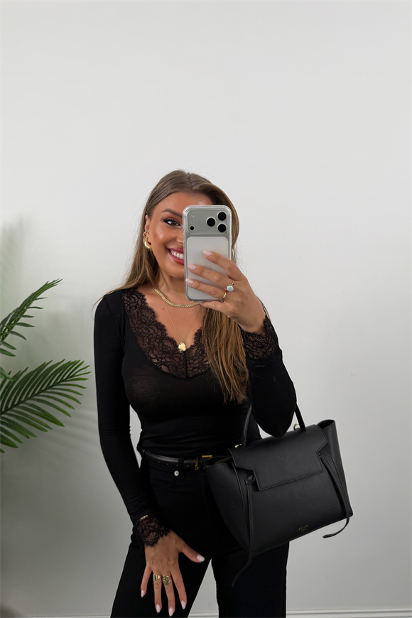 Kaşmir Dokulu V Yaka Dantelli Basic Bluz Siyah