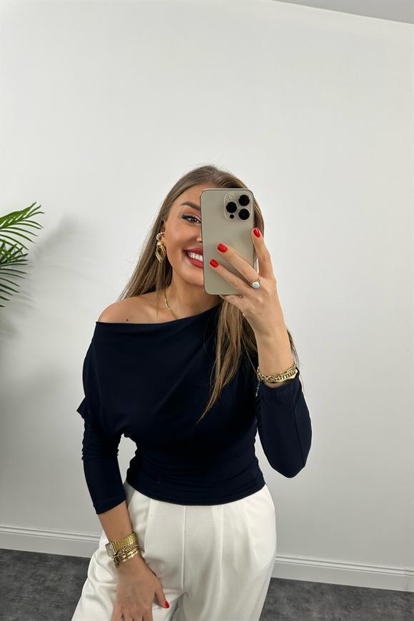Kayık Yaka Drapeli Likralı Tasarım Bluz Lacivert