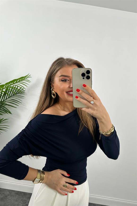 Kayık Yaka Drapeli Likralı Tasarım Bluz Lacivert