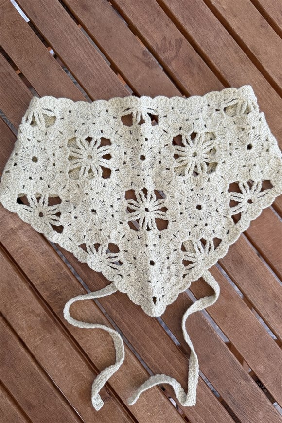 Krem Motifli Üçgen Bandana