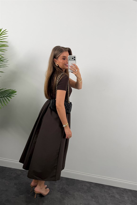 Likralı Kemerli Midi Boy Basic Kloş Elbise Acı Kahve