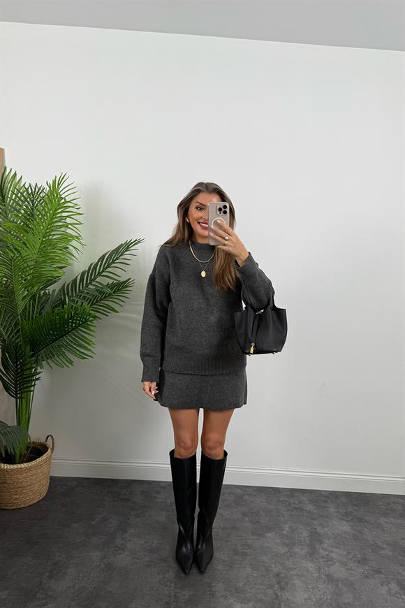 Lüx Kalite Çelik Dokuma Yumoş Triko Etek Kazak Takım Antrasit