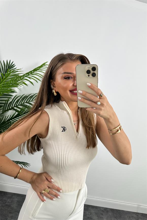 Lüx Marka Model Yakası Fermuarlı Kolsuz Triko Bluz Ekru