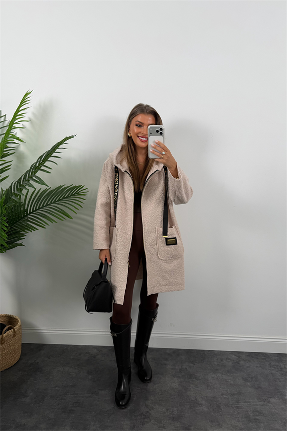 Marka Model Gold Detaylı Buklet Uzun Ceket Taş