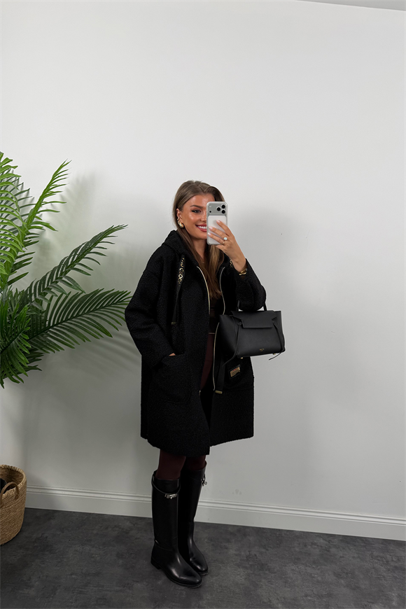 Marka Model Gold Detaylı Buklet Uzun Ceket Siyah