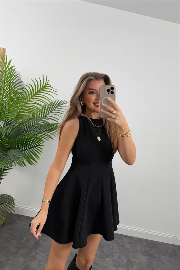 Marka Model Lüx Kumaş Volümlü Kloş Elbise Siyah