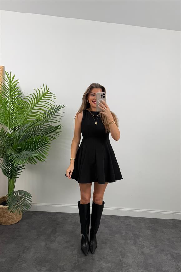 Marka Model Lüx Kumaş Volümlü Kloş Elbise Siyah