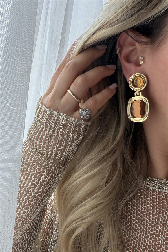 Marka Model Reçine Sallantılı Küpe