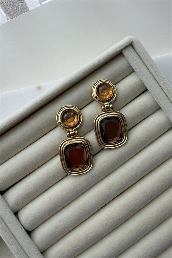 Marka Model Reçine Sallantılı Küpe