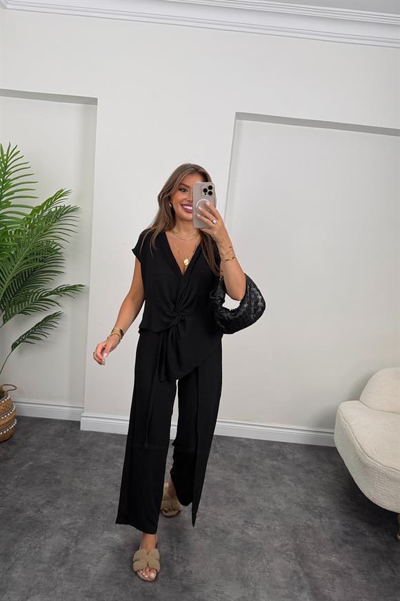 Marka Model Tasarım Kruvaze Takım Siyah