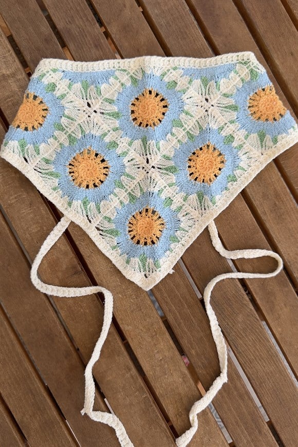 Mavi Çiçek Motifli Üçgen Bandana