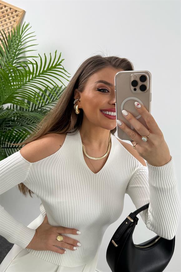 Omuz Dekolteli Tasarım Çelik Triko Beyaz