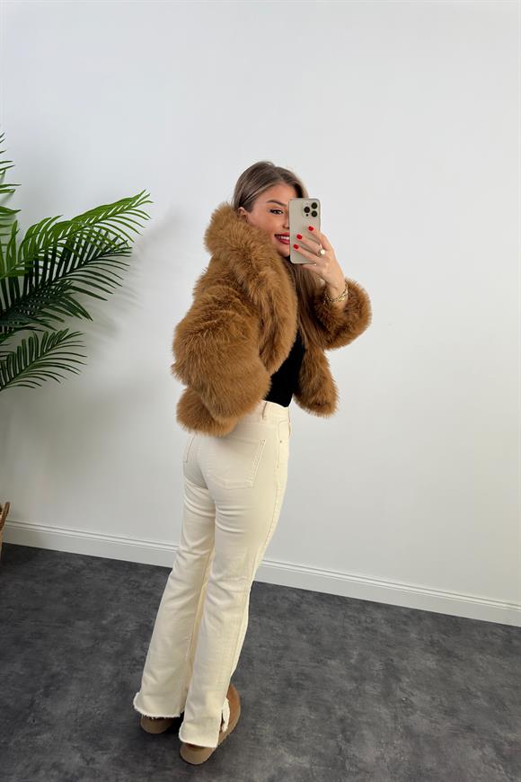 Orjinal Marka Paçası Kesik Yırtmaçlı Taş Jean