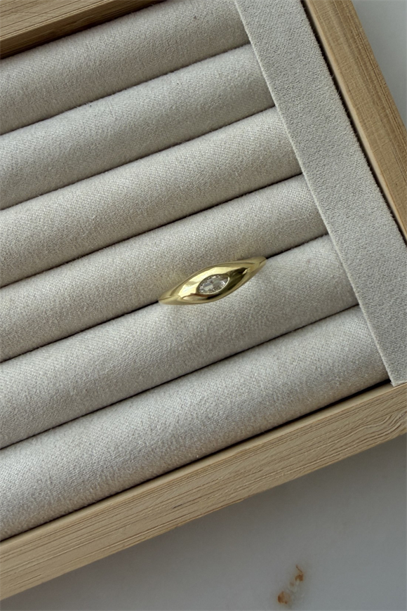 Özel Seri Üstü Oval Gömme Taş Detaylı Yüzük