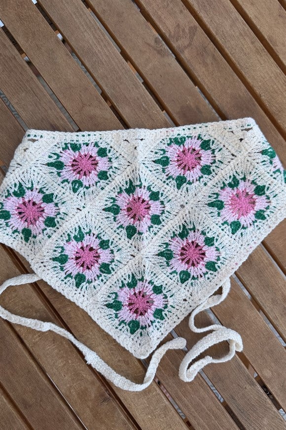 Pembe Çiçek Motifli Üçgen Bandana