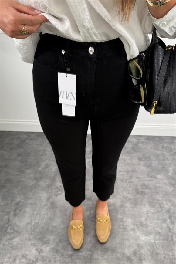 Likralı Premium Kalite Paçası Kesik Siyah Boyfit Jean