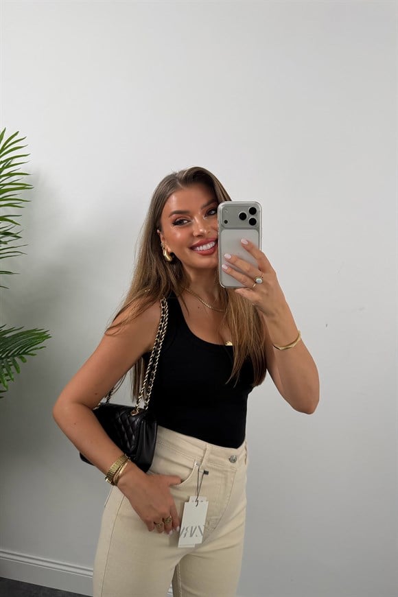 Premium Kalite Paçası Kesik Toparlayıcı Boyfit Jean Taş 