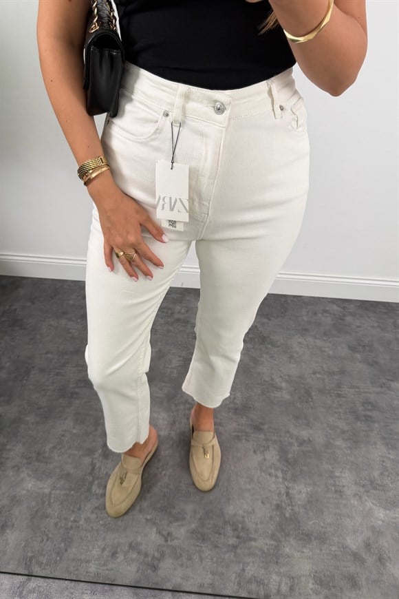 Premium Kalite Paçası Kesik Toparlayıcı Boyfit Jean Beyaz  