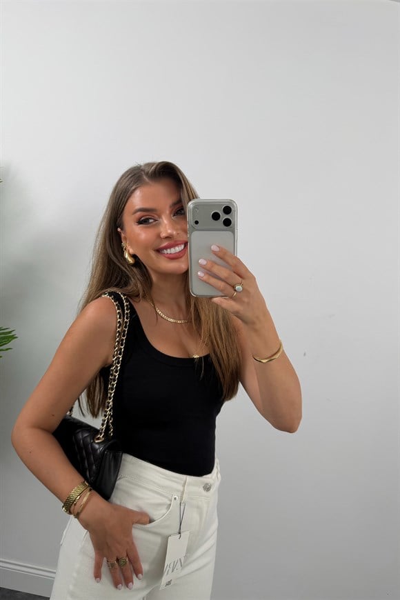 Premium Kalite Paçası Kesik Toparlayıcı Boyfit Jean Beyaz  