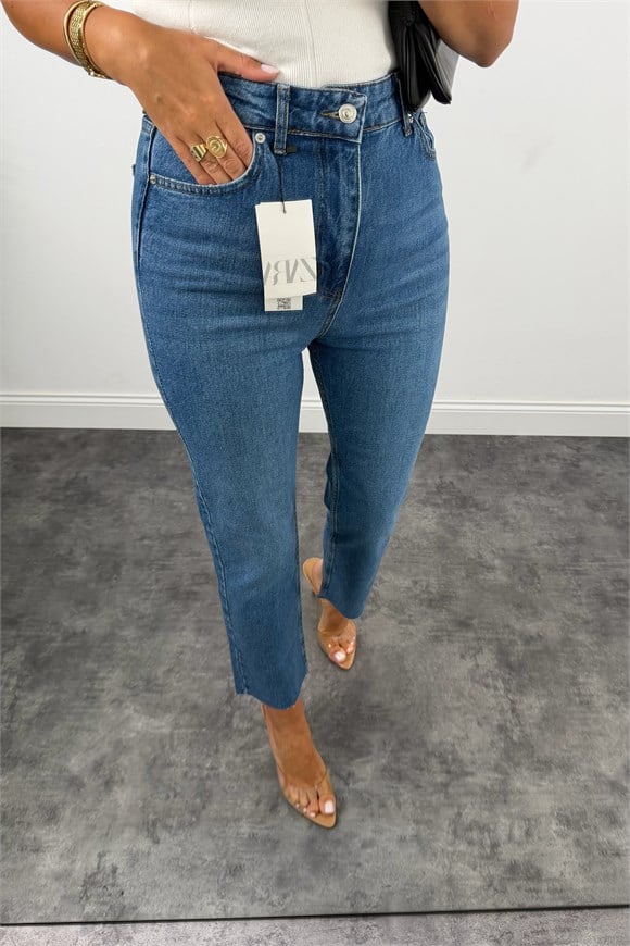 Premium Kalite Paçası Kesik Toparlayıcı Boyfit Jean Orta Mavi 1002 