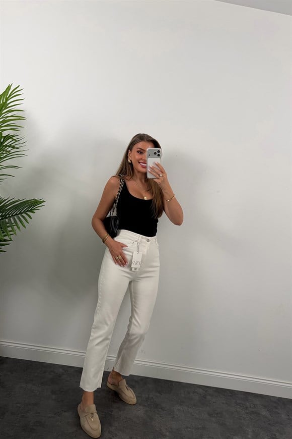 Premium Kalite Paçası Kesik Toparlayıcı Boyfit Jean Beyaz  