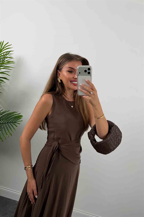 Premium Seri %100 Tensel Kumaş Fularlı Midi Elbise Kahverengi 