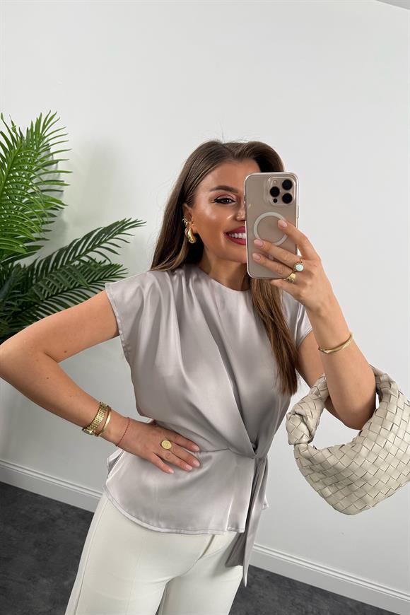 Premium Seri Bağcık Detaylı Dökümlü Bluz Gümüş Gri