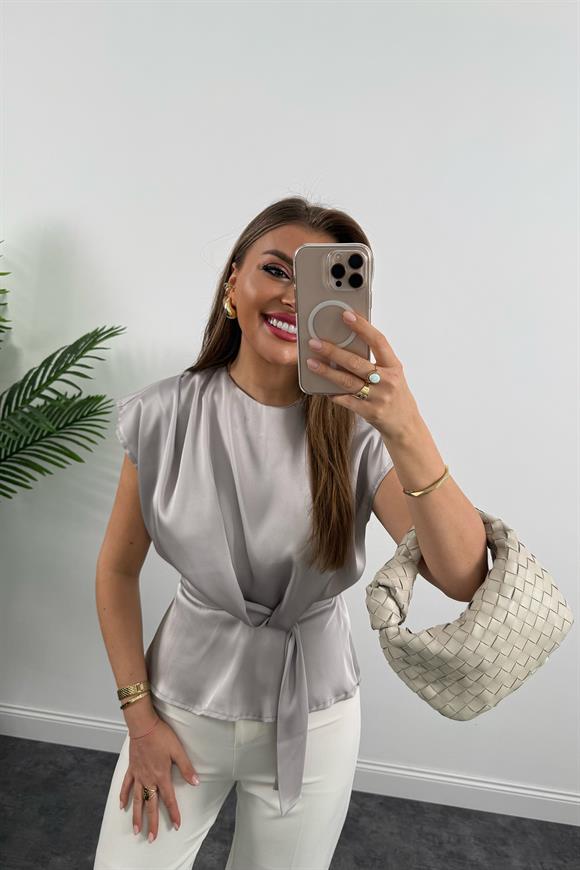 Premium Seri Bağcık Detaylı Dökümlü Bluz Gümüş Gri