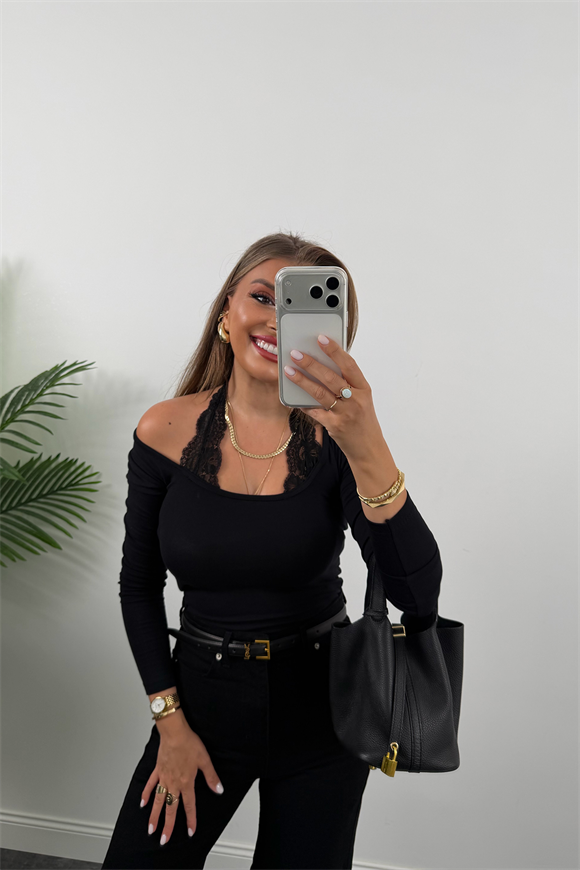 Premium Seri Boynu Dantel Detaylı Likralı Bluz
