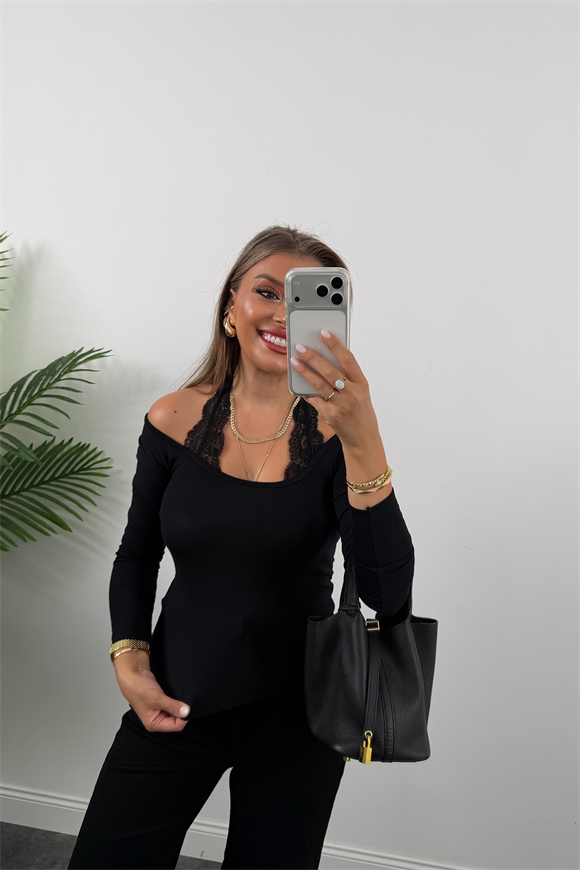 Premium Seri Boynu Dantel Detaylı Likralı Bluz