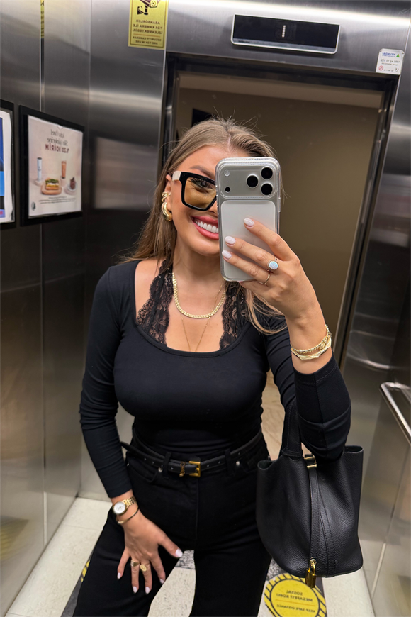 Premium Seri Boynu Dantel Detaylı Likralı Bluz