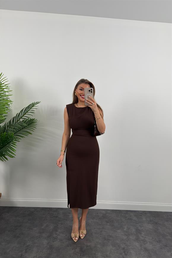 Premium Seri Dokuma Kumaş Yırtmaçlı Drapeli Vatkalı Kalem Elbise Koyu Kahve