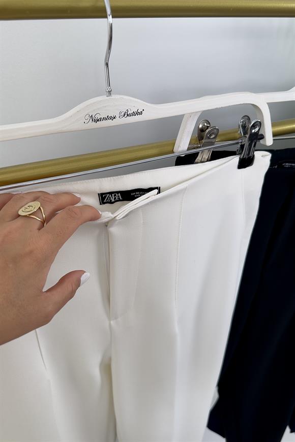 Premium Seri Double Atlas Kumaş Paçası Yırtmaçlı Beli Pensli Pantolon Beyaz