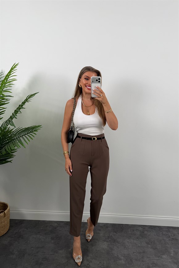 Premium Seri Double Kumaş Pensli Kemerli Havuç Pantolon Koyu Kahve