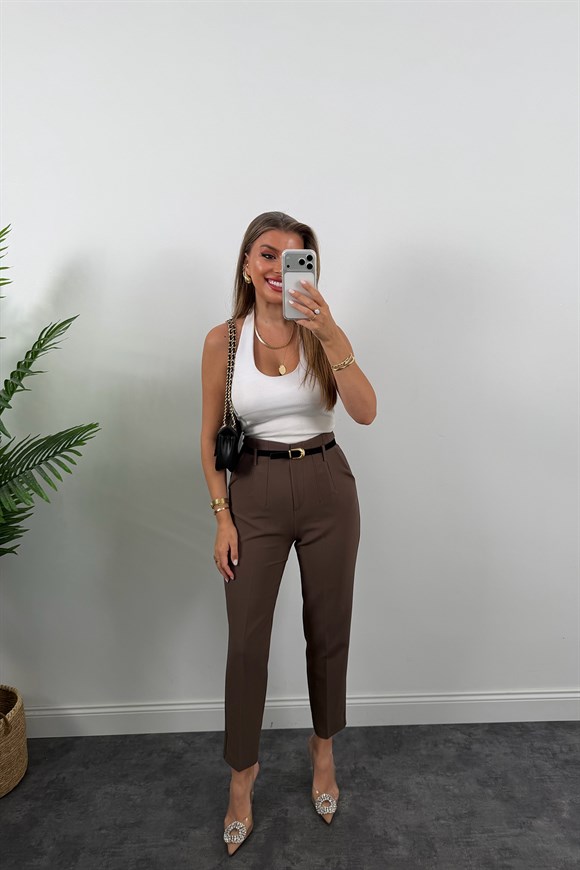Premium Seri Double Kumaş Pensli Kemerli Havuç Pantolon Koyu Kahve