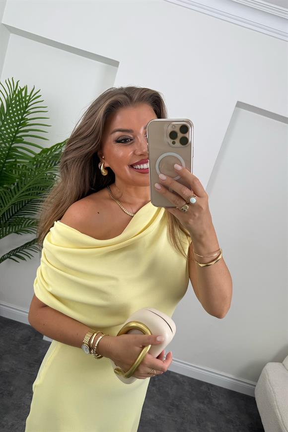 Premium Seri Düşük Omuz Drapeli Asimetrik Elbise Butter Yellow Sarı