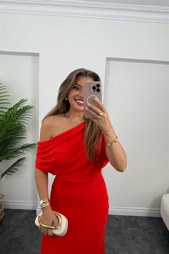 Premium Seri Düşük Omuz Drapeli Asimetrik Elbise Kırmızı