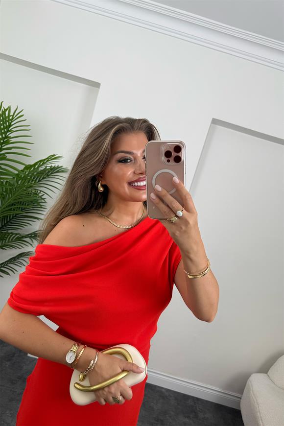 Premium Seri Düşük Omuz Drapeli Asimetrik Elbise Kırmızı